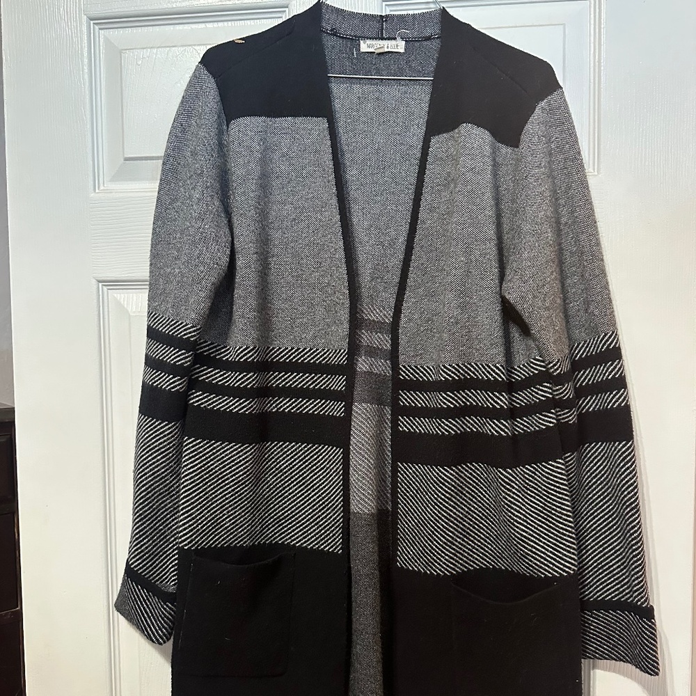 Margeaux & Elle Black and Gray Sweater